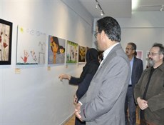 عضو شورای تهران 30 نقاشی معلولان ذهنی را خرید