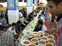 توزیع بسته‌های غذایی و برگزاری مراسم ضیافت مهر توسط بهزیستی