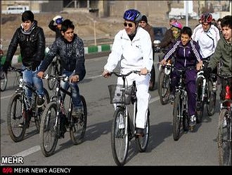 اهدای دوچرخه به دانش آموزان شرق تهران