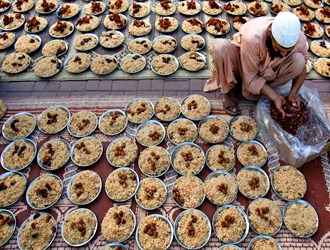 سنت رمضان در پاکستان؛ از پخت زولبیای "جلبی" و "پکروی" تا دید و بازدیدهای عید فطر+ تصاویر