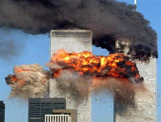 بازدید تنها بازمانده نابینای ۱۱ سپتامبر از محل یادبود برج ها