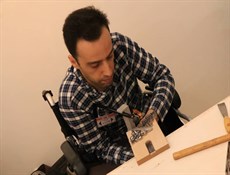 هنرمندی که بر معلولیت، کرونا و ناامیدی غلبه کرد