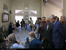 وزیر کار به دیدار سالمندان و معلولان رفت