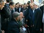 رئیس جمهور با جانبازان گرگانی در خیابان دیدار کرد