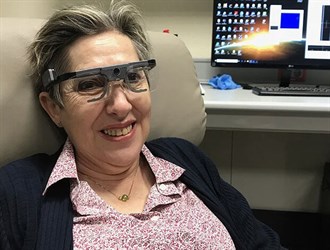 ایمپلنت کوچک بینایی را به یک معلم نابینا برگرداند