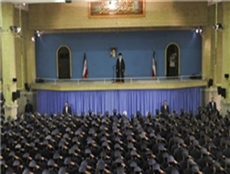 فرماندهان، مسئولان و جمعی از پرسنل نیروی هوایی ارتش با رهبر انقلاب دیدار کردند فرماندهان، مسئولان و جمعی از پرسنل نیروی هوایی ارتش با رهبر انقلاب دیدار کردند