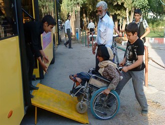 موانعی که بر سر راه معلولان سبز می شوند/ معابر شهرهای گلستان در انتظار مناسب سازی